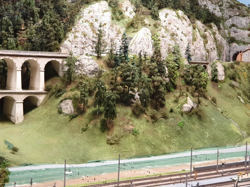 Krauselklauseviadukt mit gleichnamigen Tunnel